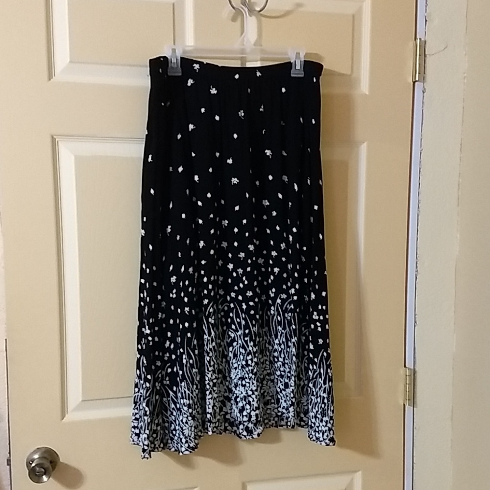 ❤️Long Black and White skirt